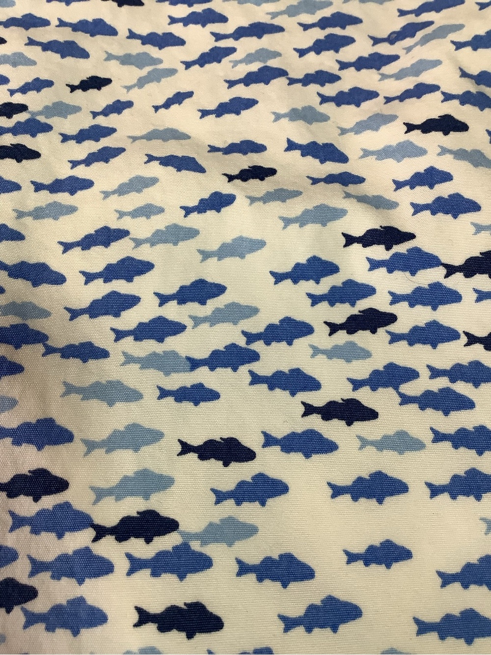 VINEYARD VINES Men's White Blue Breaker Shorts All Over Fish Print Size 34 - Picture 8 of 13